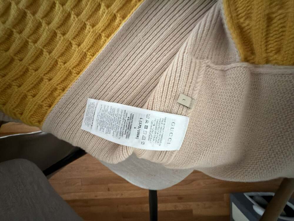 Gucci Cable-Knit Wool Zip-Up Cardigan with Patch Detail - Picture 4 of 4